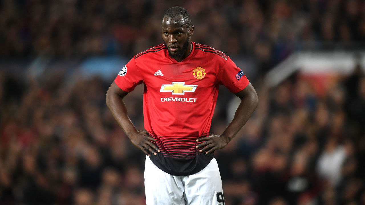 MANCHESTER, ENGLAND - APRIL 10: Romelu Lukaku of Manchester United reacts during the UEFA Champions League Quarter Final first leg match between Manchester United and FC Barcelona at Old Trafford on April 10, 2019 in Manchester, England.