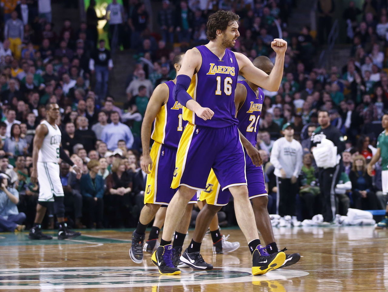 Lakers News: Anthony Davis Told Pau Gasol He Wants His Jersey