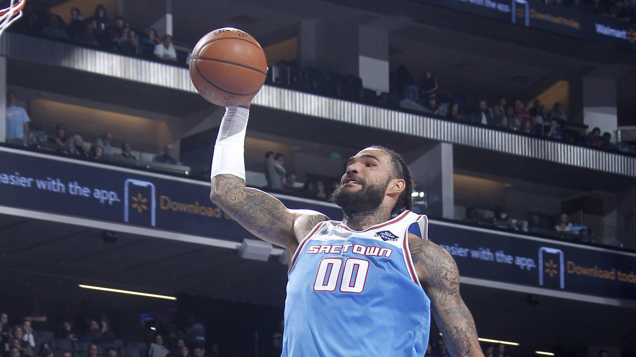 SACRAMENTO, CA - APRIL 4: Willie Cauley-Stein #00 of the Sacramento Kings dunks against the Cleveland Cavaliers on April 4, 2019 at Golden 1 Center in Sacramento, California. NOTE TO USER: User expressly acknowledges and agrees that, by downloading and or using this photograph, User is consenting to the terms and conditions of the Getty Images Agreement. Mandatory Copyright Notice: Copyright 2019 NBAE
