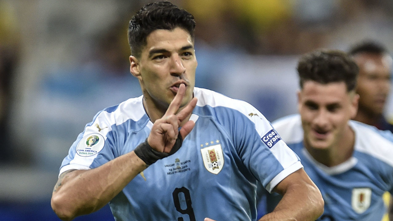 TOPSHOT - Uruguay's Luis Suarez celebrates after scoring against Ecuador during their Copa America football tournament group match at the Mineirao Stadium in Belo Horizonte, Brazil, on June 16, 2019.