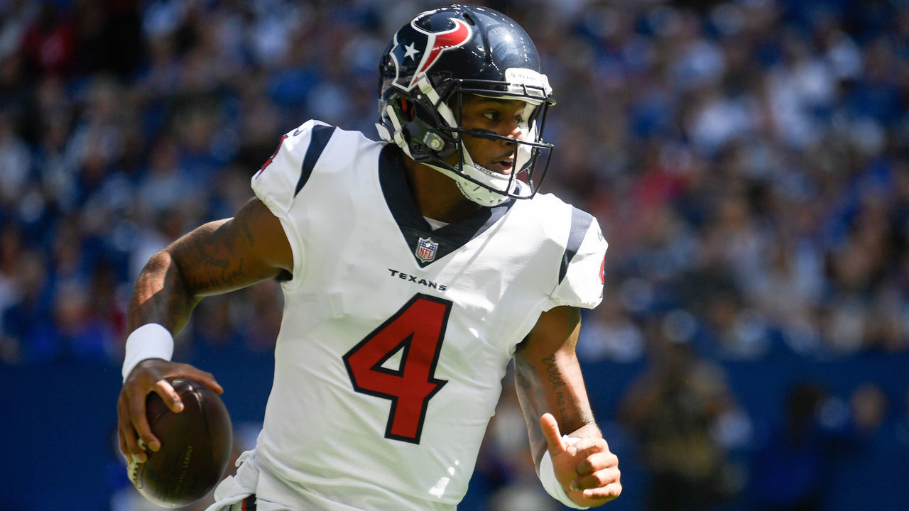 INDIANAPOLIS, IN - SEPTEMBER 30: Deshaun Watson #4 of the Houston Texans runs the ball in the game against the Indianapolis Colts at Lucas Oil Stadium on September 30, 2018 in Indianapolis, Indiana.