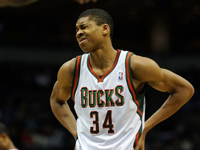 VIDEO: Antetokounmpo ejected for tackle on Dunleavy