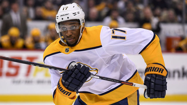 PITTSBURGH, PA - MARCH 29: Nashville Predators Right Wing Wayne Simmonds (17) forechecks during the third period in the NHL game between the Pittsburgh Penguins and the Nashville Predators on March 29, 2019, at PPG Paints Arena in Pittsburgh, PA.