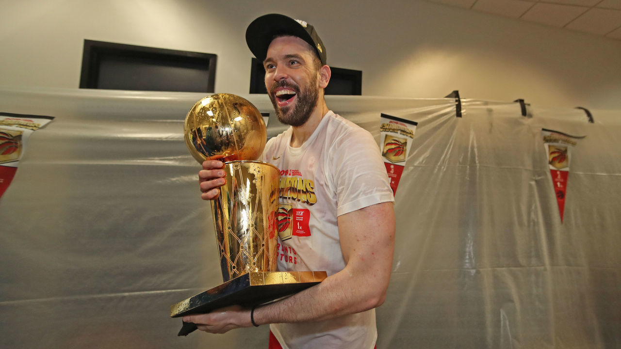 OAKLAND, CA - JUNE 13: Marc Gasol #33 of the Toronto Raptors holds the Larry O'Brien Championship Trophy in the locker room after defeating the Golden State Warriors in Game Six of the 2019 NBA Finals on June 13, 2019 at ORACLE Arena in Oakland, California. NOTE TO USER: User expressly acknowledges and agrees that, by downloading and/or using this photograph, user is consenting to the terms and conditions of Getty Images License Agreement. Mandatory Copyright Notice: Copyright 2019 NBAE