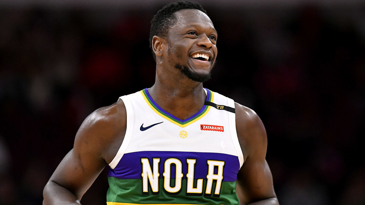 CHICAGO, ILLINOIS - FEBRUARY 06: Julius Randle #30 of the New Orleans Pelicans reacts after making a three point basket against the Chicago Bulls at United Center on February 06, 2019 in Chicago, Illinois.