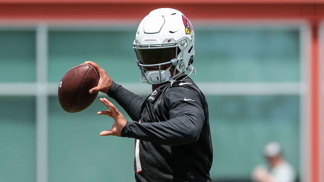 TEMPE, AZ - JUNE 11: Arizona Cardinals quarterback Kyler Murray (1) throws a pass during the Arizona Cardinals Minicamp on June 11, 2019 at the Arizona Cardinals Training Facility in Tempe, Arizona.