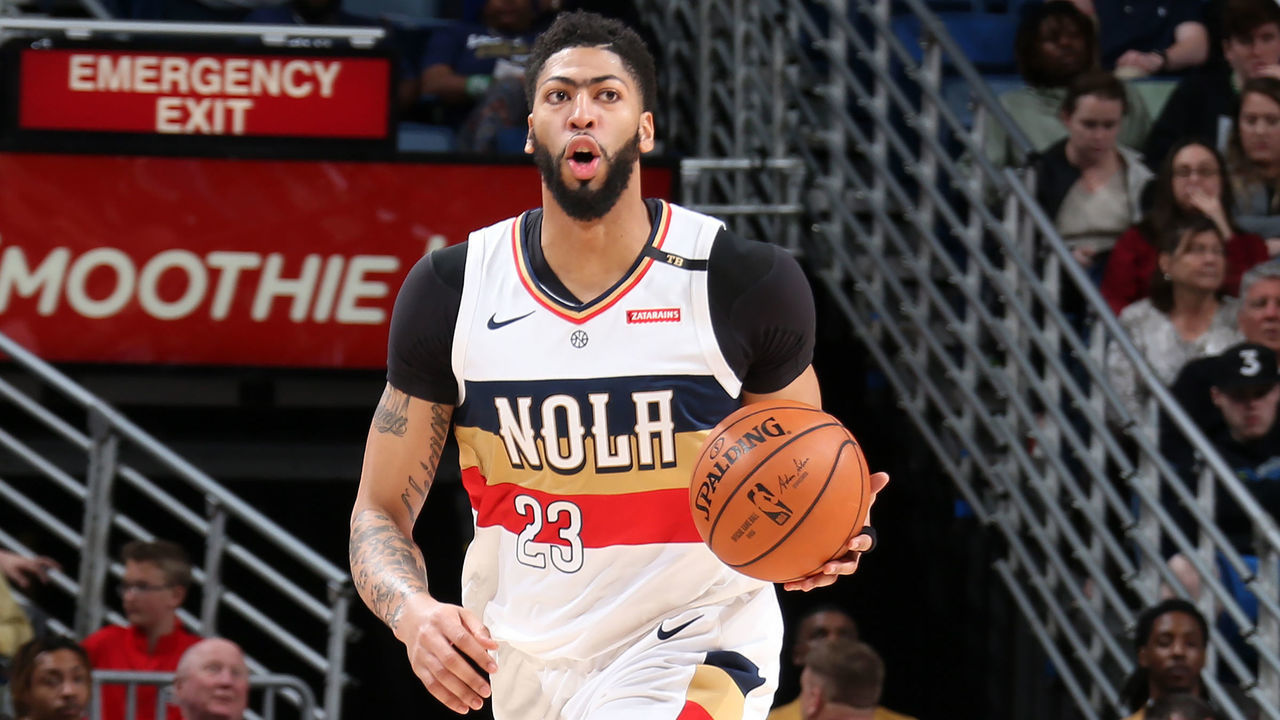 NEW ORLEANS, LA - MARCH 16: Anthony Davis #23 of the New Orleans Pelicans handles the ball against the Phoenix Suns on March 16, 2019 at the Smoothie King Center in New Orleans, Louisiana. Mandatory Copyright Notice: Copyright 2019 NBAE