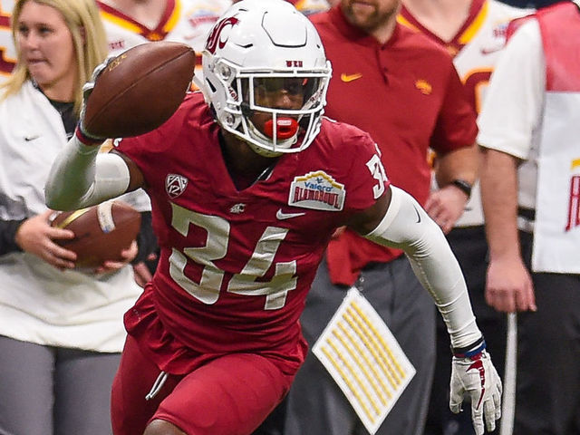 SAN ANTONIO, TX - DECEMBER 28: Washington State Cougars safety Jalen Thompson (34) celebrates an interception during the Alamo Bowl between the Washington State Cougars and Iowa State Cyclones on December 28, 2018 at the Alamodome in San Antonio, Texas.