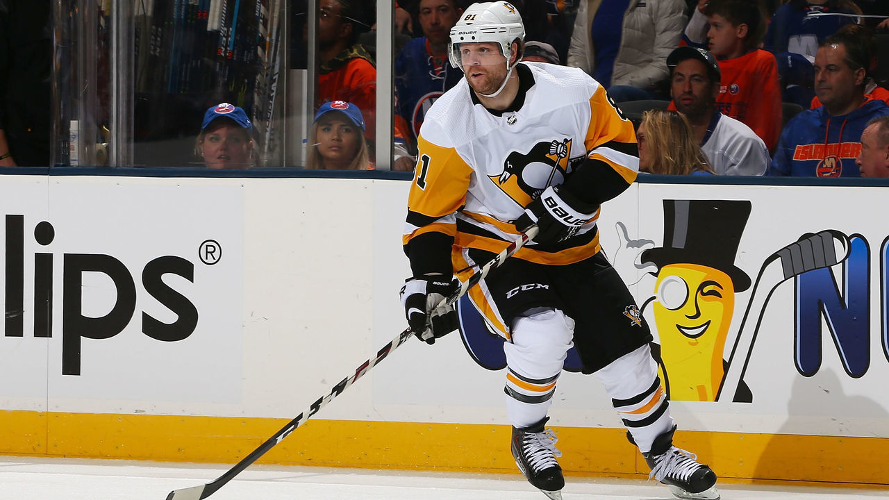 UNIONDALE, NEW YORK - APRIL 12: Phil Kessel #81 of the Pittsburgh Penguins skates against the New York Islanders in Game Two of the Eastern Conference First Round during the 2019 NHL Stanley Cup Playoffs at NYCB Live's Nassau Coliseum on April 12, 2019 in Uniondale, New York. New York Islanders defeated the Pittsburgh Penguins 3-1.