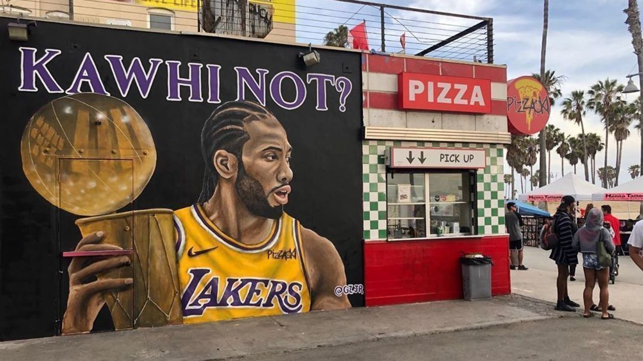 Lakers Mural Of Kawhi Altered After He Joins Clippers Thescore Com