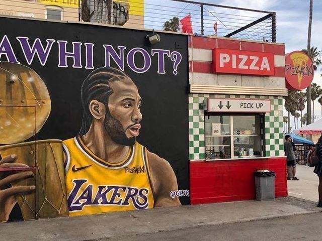 Lakers mural of Kawhi altered after he joins Clippers