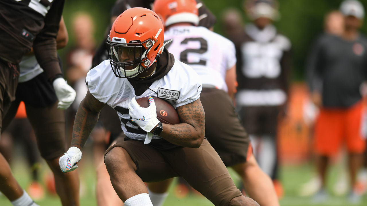 BEREA, OH - JUNE 4, 2019: Running back Duke Johnson Jr. #29 of the Cleveland Browns carries the ball during a mandatory mini camp practice on June 4, 2019 at the Cleveland Browns training facility in Berea, Ohio. (Photo by: 2019 Nick Cammett/Diamond Images/Getty Images)