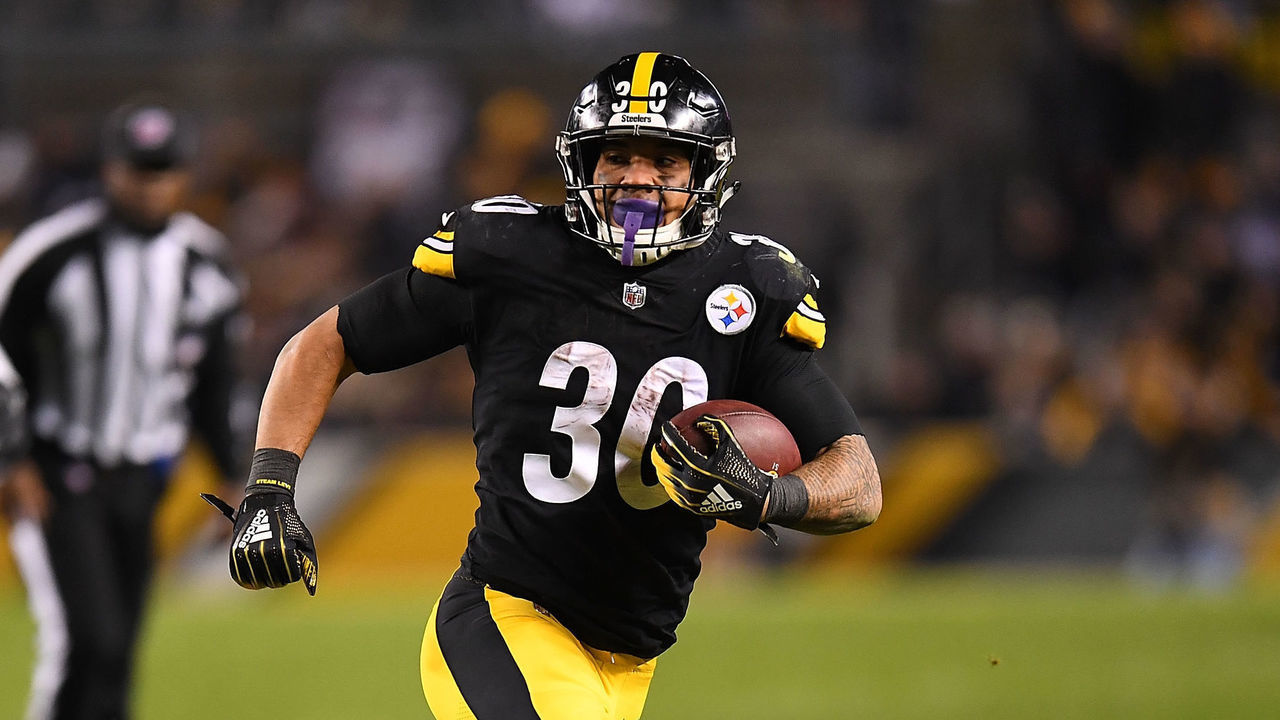 PITTSBURGH, PA - DECEMBER 30: James Conner #30 of the Pittsburgh Steelers in action during the game against the Cincinnati Bengals at Heinz Field on December 30, 2018 in Pittsburgh, Pennsylvania.