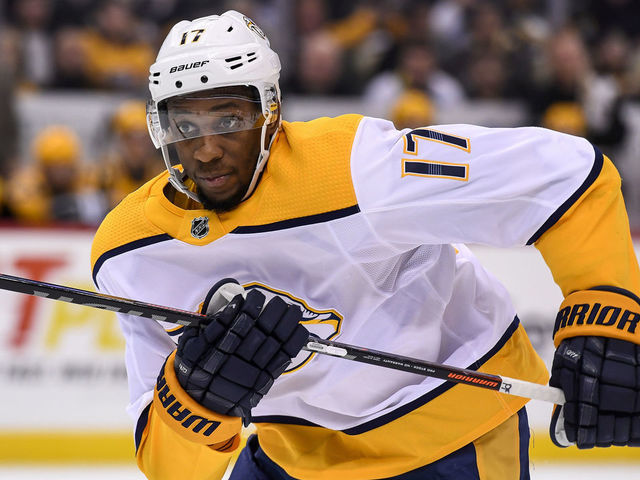 PITTSBURGH, PA - MARCH 29: Nashville Predators Right Wing Wayne Simmonds (17) forechecks during the third period in the NHL game between the Pittsburgh Penguins and the Nashville Predators on March 29, 2019, at PPG Paints Arena in Pittsburgh, PA.