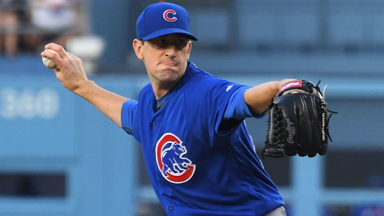LOS ANGELES, CA - JUNE 14: Kyle Hendricks #28 of the Chicago Cubs pitches in the game against the Los Angeles Dodgers at Dodger Stadium on June 14, 2019 in Los Angeles, California.