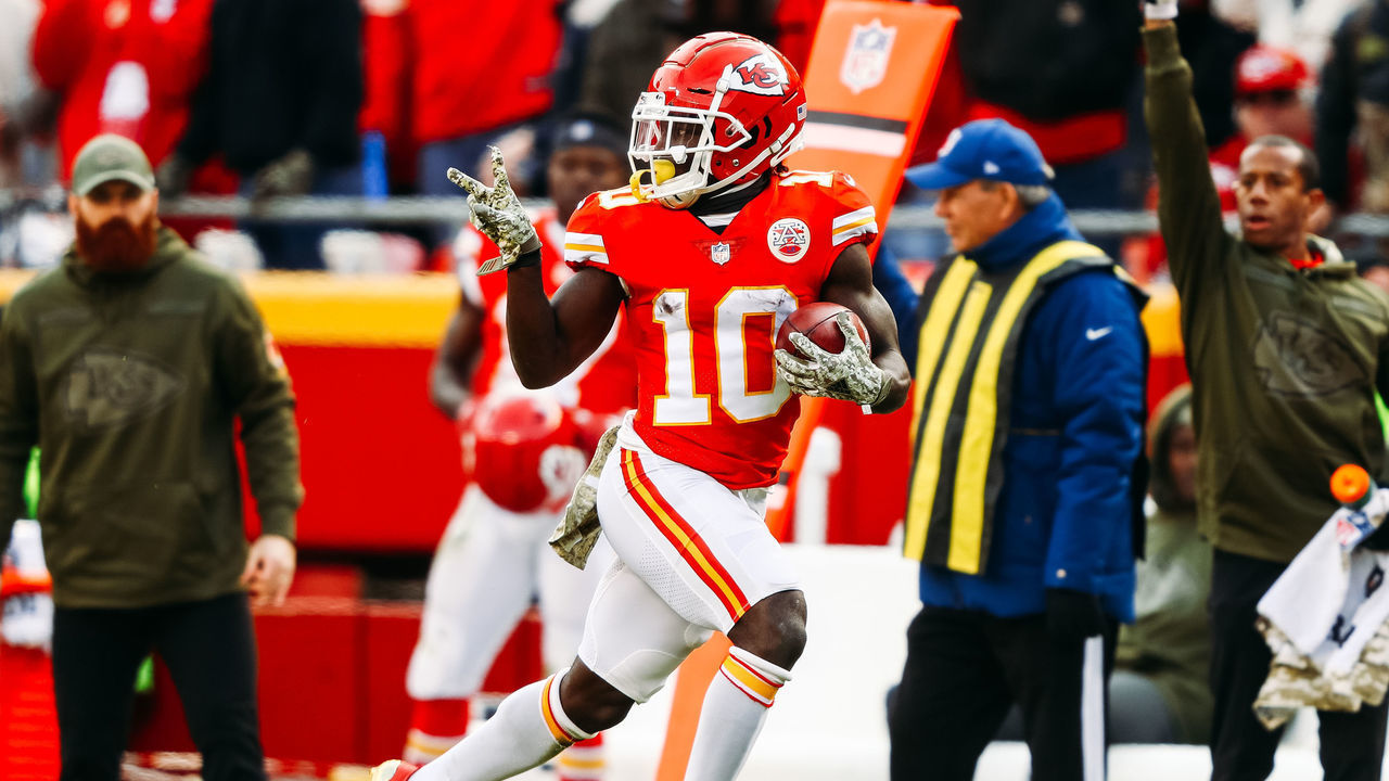 KANSAS CITY, MO - NOVEMBER 11: Tyreek Hill #10 of the Kansas City Chiefs celebrates a punt return touchdown that would be called back due to penalty in the fourth quarter of the game against the Arizona Cardinals at Arrowhead Stadium on November 11, 2018 in Kansas City, Missouri.