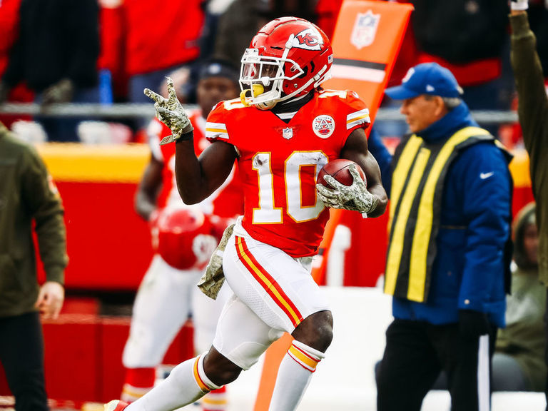 Tyreek Hill chimes in on fastest NFL player debate
