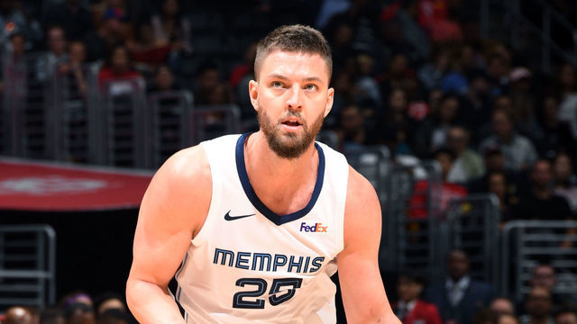 LOS ANGELES, CA - MARCH 31: Chandler Parsons #25 of the Memphis Grizzlies handles the ball against the LA Clippers on March 31, 2019 at STAPLES Center in Los Angeles, California. NOTE TO USER: User expressly acknowledges and agrees that, by downloading and/or using this photograph, user is consenting to the terms and conditions of the Getty Images License Agreement. Mandatory Copyright Notice: Copyright 2019 NBAE