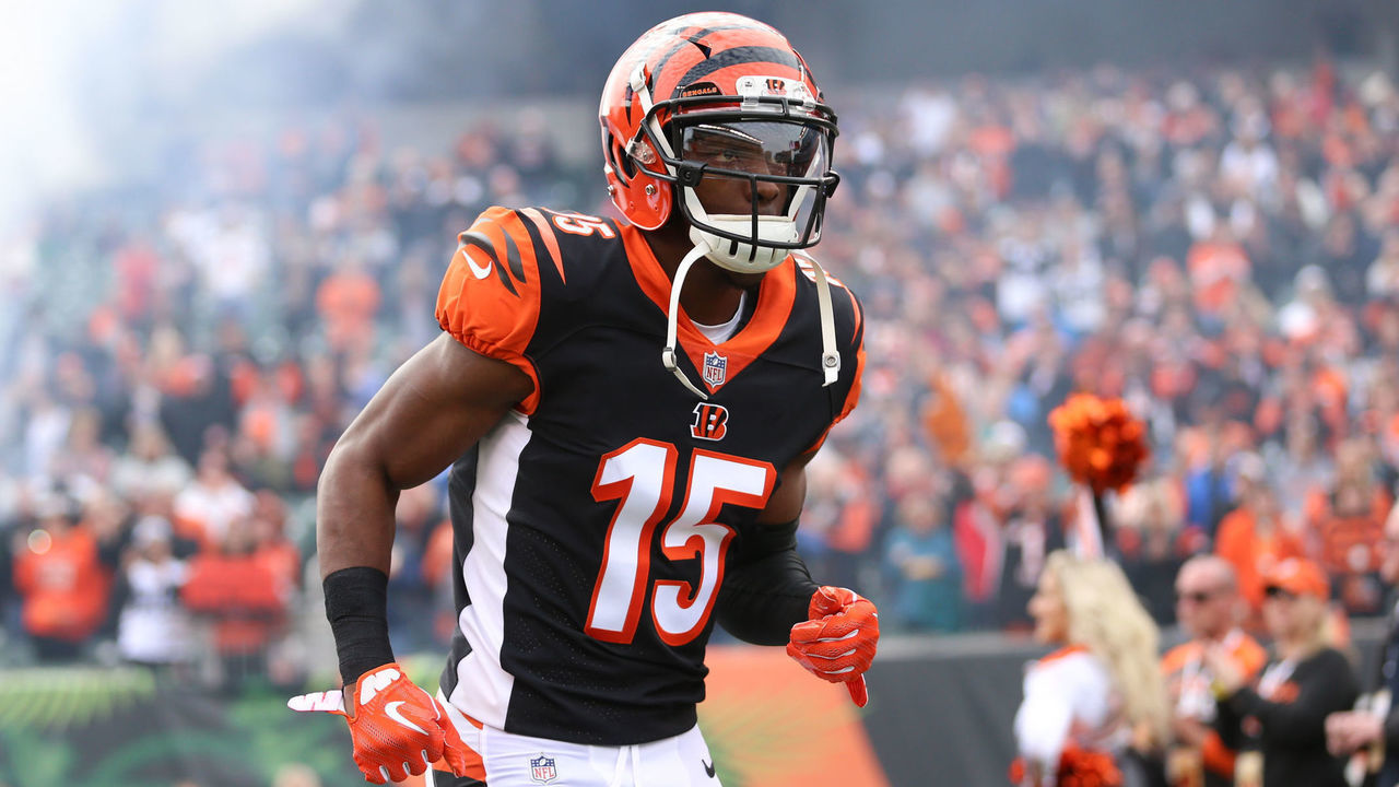 CINCINNATI, OH - NOVEMBER 11: Cincinnati Bengals wide receiver John Ross (15) runs onto the field before the game against the Cleveland Browns and the Cincinnati Bengals on November 25th 2018, at Paul Brown Stadium in Cincinnati, OH.