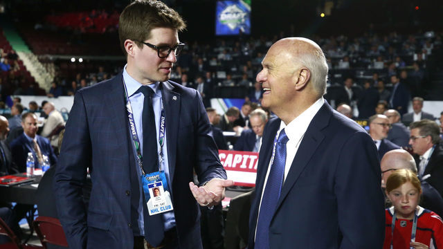 VANCOUVER, BRITISH COLUMBIA - JUNE 22: Kyle Dubas (L) of the Toronto Maple Leafs and general manager Lou Lamoriello of the New York Islanders talk on the draft floor during Rounds 2-7 of the 2019 NHL Draft at Rogers Arena on June 22, 2019 in Vancouver, Canada.