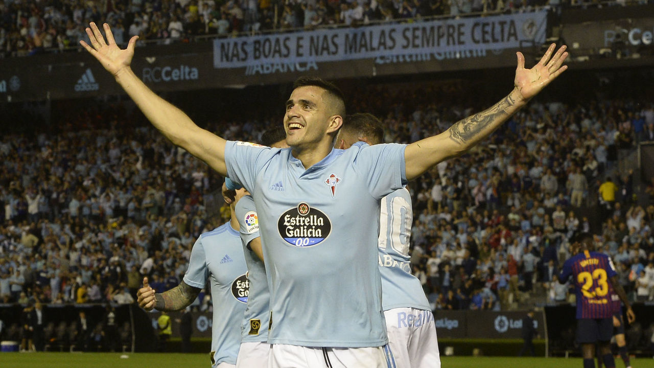 Celta Vigo's Uruguayan forward Maxi Gomez celebrates after scoring a goal during the Spanish league football match between RC Celta de Vigo and FC Barcelona at the Balaidos stadium in Vigo on May 4, 2019.