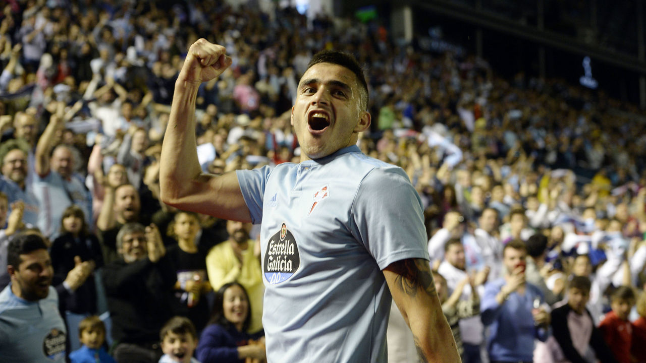 Celta Vigo's Uruguayan forward Maxi Gomez celebrates his goal during the Spanish league football match between RC Celta de Vigo and FC Barcelona at the Balaidos stadium in Vigo on May 4, 2019.