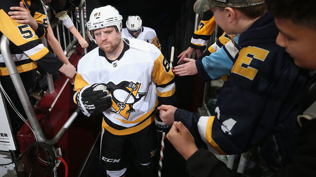 GLENDALE, ARIZONA - JANUARY 18: Phil Kessel #81 of the Pittsburgh Penguins takes the ice before the NHL game against the Arizona Coyotagainst the Arizona Cardinalsat Gila River Arena on January 18, 2019 in Glendale, Arizona.