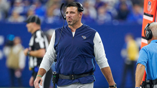 INDIANAPOLIS, IN - NOVEMBER 18: Tennessee Titans head coach Mike Vrabel looks on in game action between the Indianapolis Colts and the Tennessee Titans on November 18, 2018 at Lucas Oil Stadium in Indianapolis, Indiana.