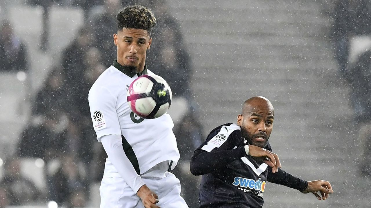 Saint-Etienne's French defender William Saliba (L) vies with Bordeaux's French forward Jimmy Briand during the French L1 football match between FC Girondins de Bordeaux and AS Saint-Etienne at the Matmut Atlantique stadium in Bordeaux, southwestern France on December 5, 2018.