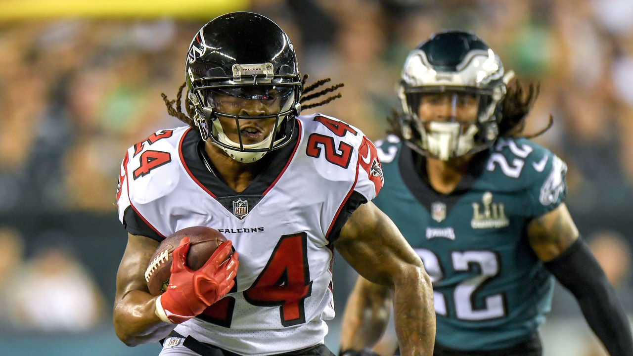 PHILADELPHIA, PA - SEPTEMBER 06: Atlanta Falcons running back Devonta Freeman (24) charges up the middle during the NFL game between the Atlanta Falcons and the Philadelphia Eagles on September 06, 2018 at Lincoln Financial Field in Philadelphia PA.