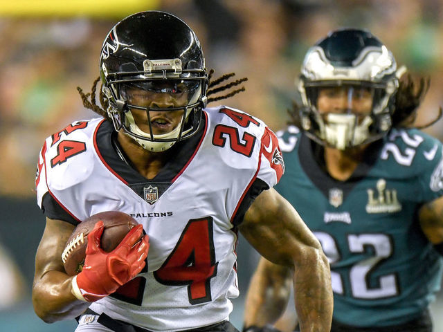 PHILADELPHIA, PA - SEPTEMBER 06: Atlanta Falcons running back Devonta Freeman (24) charges up the middle during the NFL game between the Atlanta Falcons and the Philadelphia Eagles on September 06, 2018 at Lincoln Financial Field in Philadelphia PA.