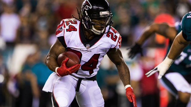 PHILADELPHIA, PA - SEPTEMBER 06: Atlanta Falcons running back Devonta Freeman (24) during an NFL regular season football game against the Philadelphia Eagles on September 6, 2018, at Lincoln Financial Field in Philadelphia, PA.