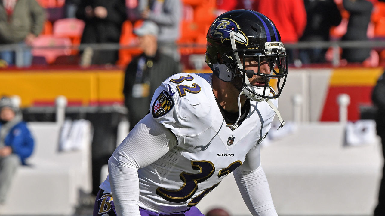 KANSAS CITY, MO - DECEMBER 09: Free safety Eric Weddle #32 of the Baltimore Ravens warms up during pre-game, prior to a game against the Kansas City Chiefs on December 9, 2018 at Arrowhead Stadium in Kansas City, Missouri.