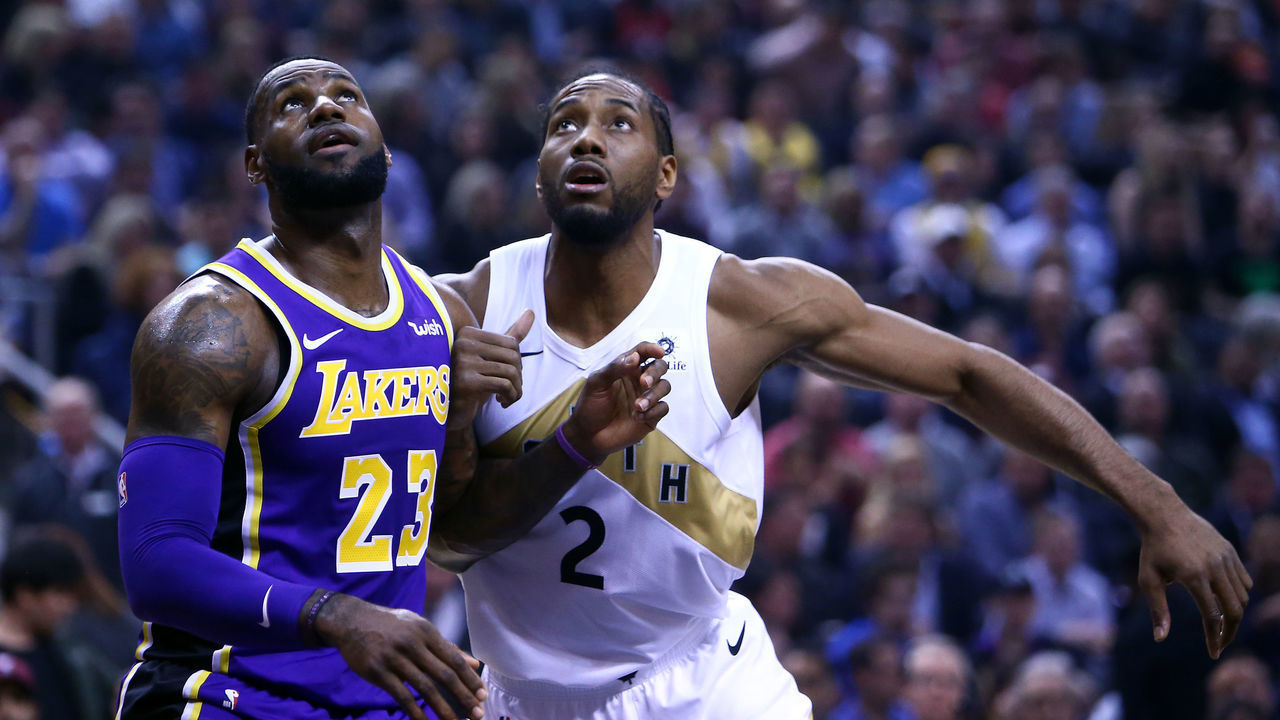 TORONTO, ON - MARCH 14: LeBron James #23 of the Los Angeles Lakers battles for space with Kawhi Leonard #2 of the Toronto Raptors during the first half of an NBA game at Scotiabank Arena on March 14, 2019 in Toronto, Canada.