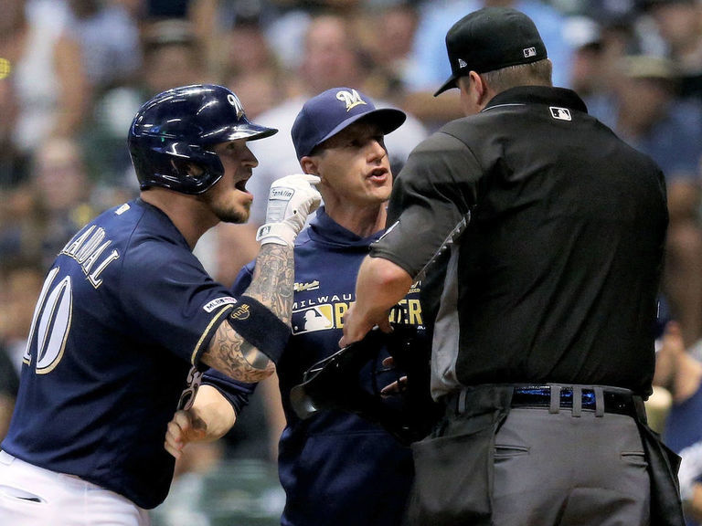 Brewers' Grandal ejected after losing his mind on ump | theScore.com