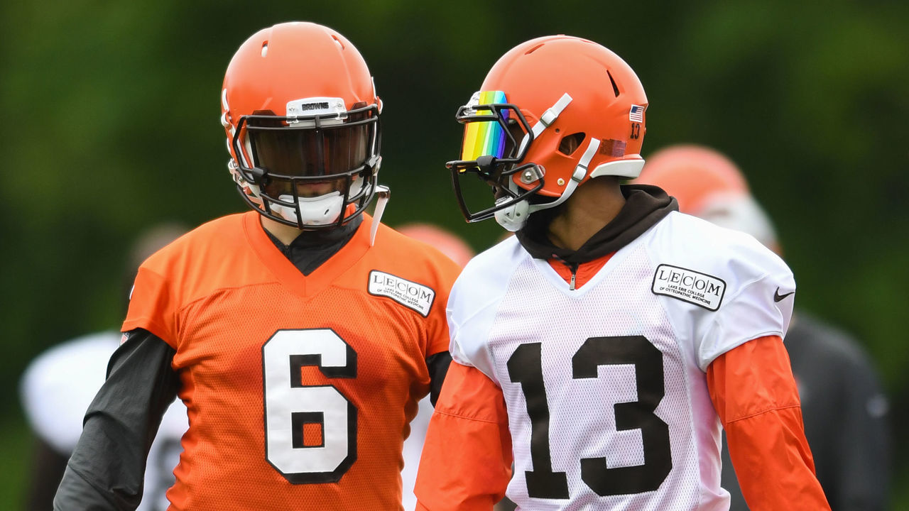 BEREA, OH - JUNE 4, 2019: Quarterback Baker Mayfield #6 of the Cleveland Browns talks with wide receiver Odell Beckham Jr. #13 during a mandatory mini camp practice on June 4, 2019 at the Cleveland Browns training facility in Berea, Ohio. (Photo by: 2019 Nick Cammett/Diamond Images/Getty Images)