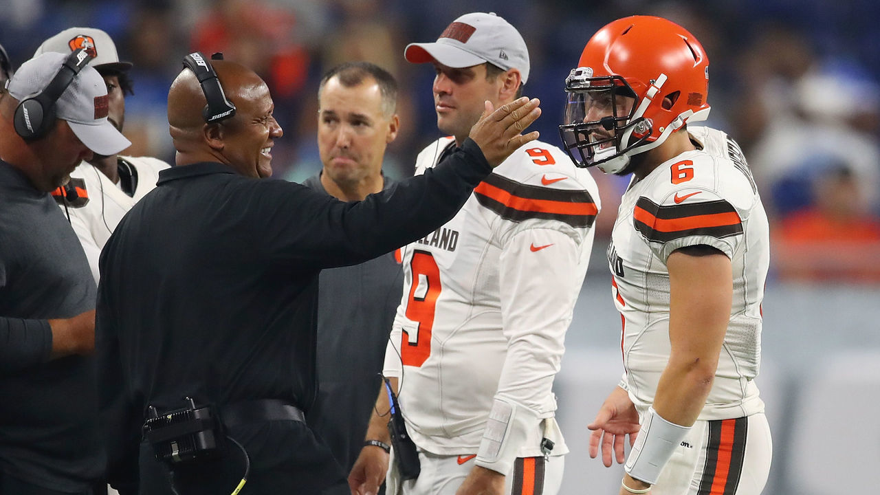 DETROIT, MI - AUGUST 30: Head coach Hue Jackson of the Cleveland Browns talks to Baker Mayfield #6 while playing the Detroit Lions during a preseason game at Ford Field on August 30, 2018 in Detroit, Michigan.