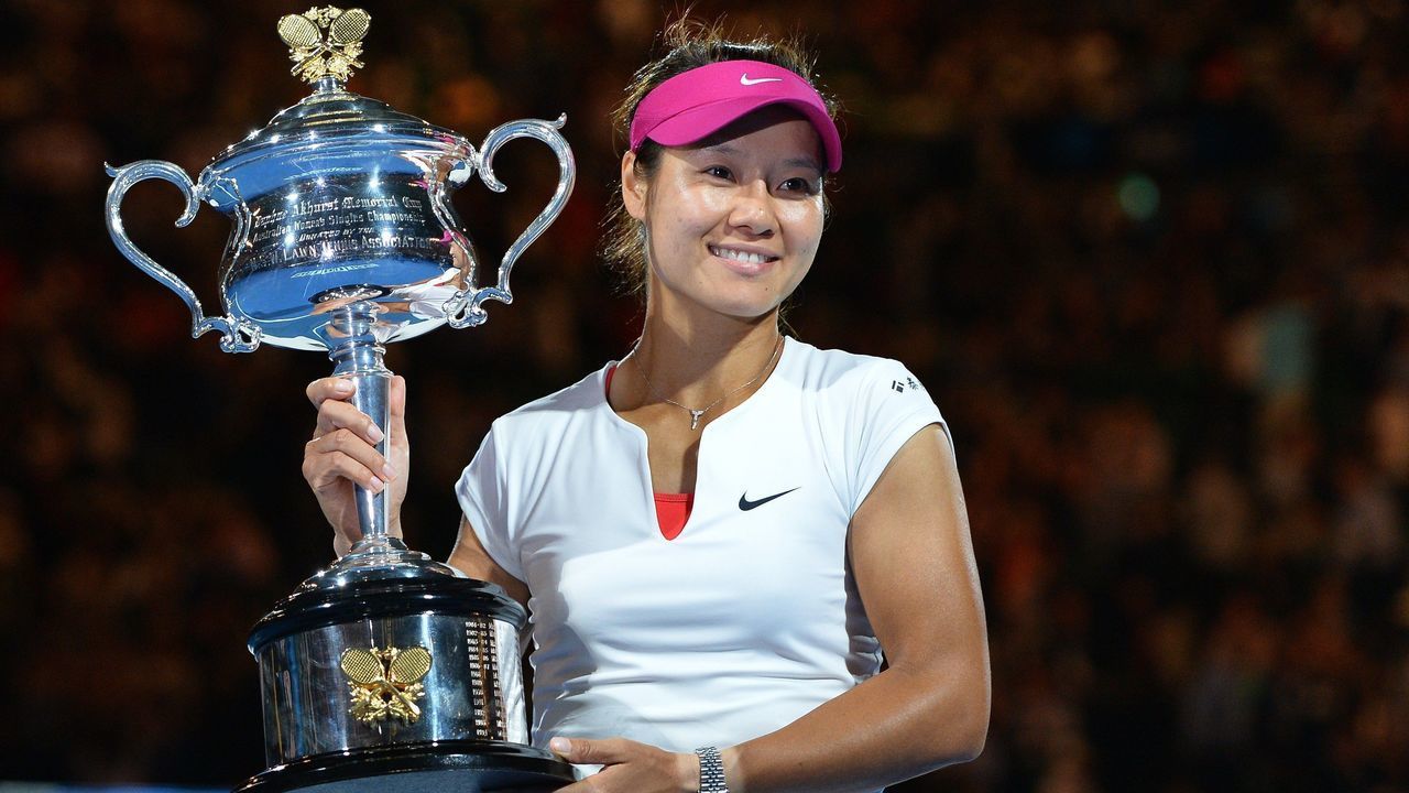 China's Li Na poses with the trophy after her victory against Slovakia's Dominika Cibulkova during the women's singles final on day 13 of the 2014 Australian Open tennis tournament in Melbourne on January 25, 2014. AFP PHOTO / SAEED KHAN -- IMAGE RESTRICTED TO EDITORIAL USE - STRICTLY NO COMMERCIAL USE