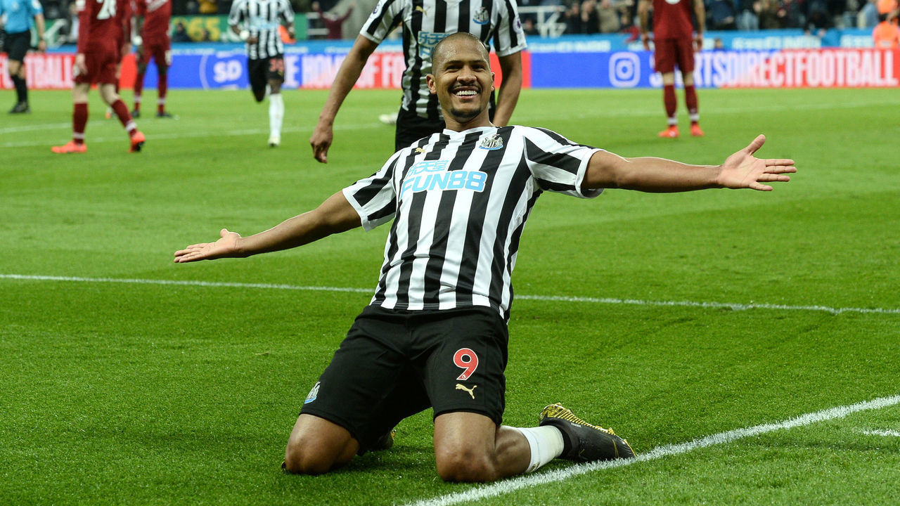 NEWCASTLE UPON TYNE, ENGLAND - MAY 04: Salomon Rondon of Newcastle United (09) celebrates after he scores Newcastle's second equalising goal during the Premier League match between Newcastle United and Liverpool FC at St. James Park on May 04, 2019 in Newcastle upon Tyne, United Kingdom.