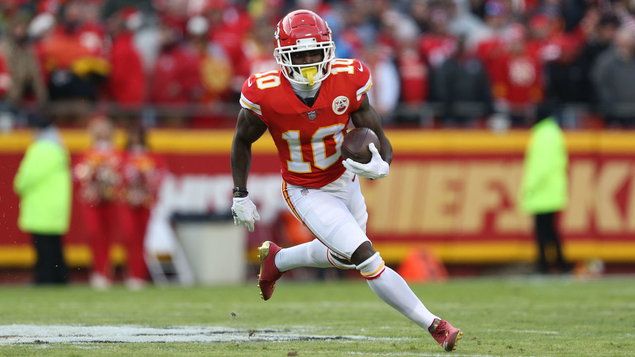 KANSAS CITY, MO - DECEMBER 30: Kansas City Chiefs wide receiver Tyreek Hill (10) during a 5-yard run in the first quarter of an NFL game between the Oakland Raiders and Kansas City Chiefs on December 30, 2018 at Arrowhead Stadium in Kansas City, MO.