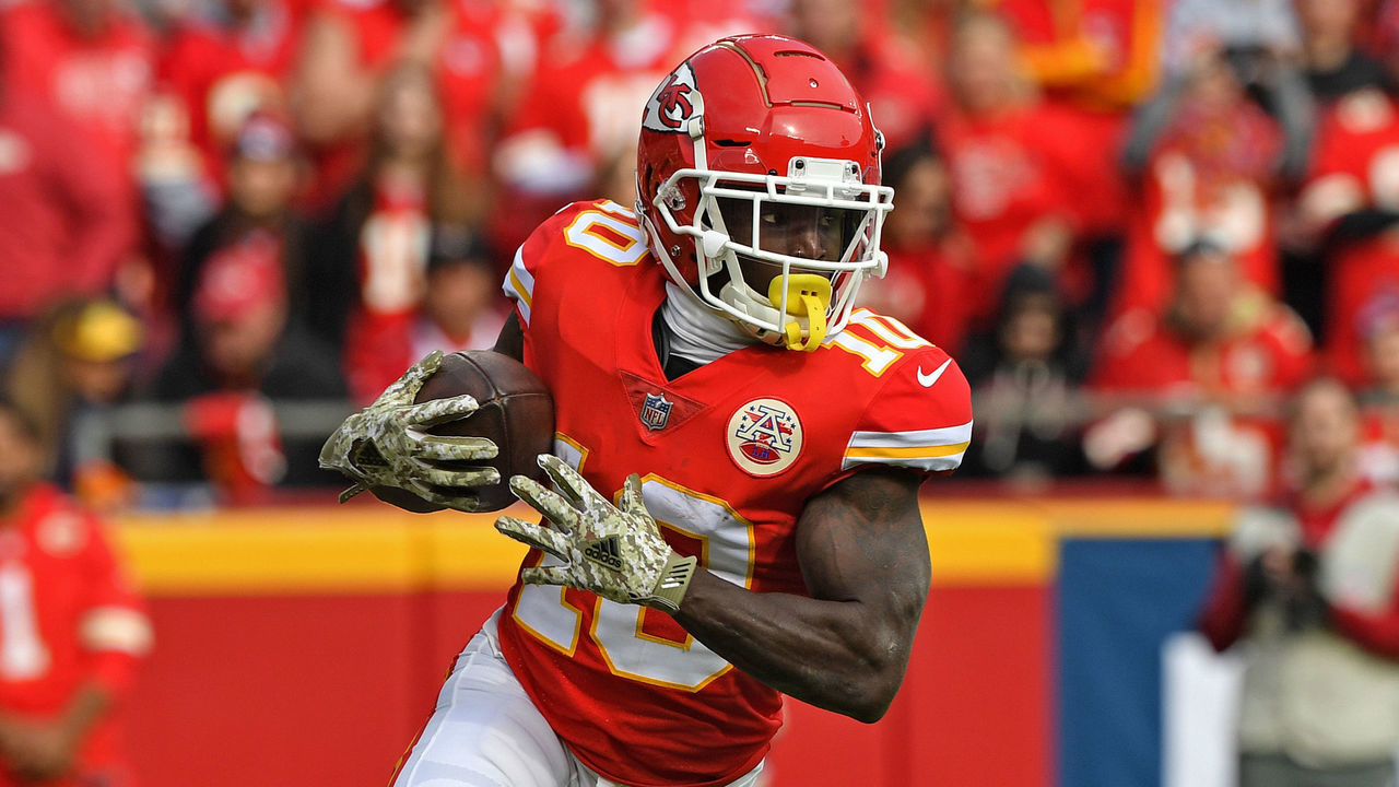 KANSAS CITY, MO - NOVEMBER 11: Wide receiver Tyreek Hill #10 of the Kansas City Chiefs returns a punt against the Arizona Cardinals during the first half on November 11, 2018 at Arrowhead Stadium in Kansas City, Missouri.