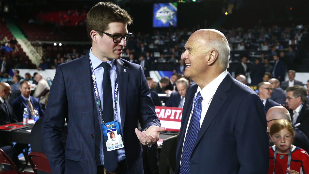 VANCOUVER, BRITISH COLUMBIA - JUNE 22: Kyle Dubas (L) of the Toronto Maple Leafs and general manager Lou Lamoriello of the New York Islanders talk on the draft floor during Rounds 2-7 of the 2019 NHL Draft at Rogers Arena on June 22, 2019 in Vancouver, Canada.
