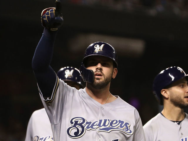 Brewers' Peralta leaves start early due to shoulder fatigue