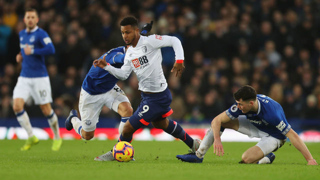 LIVERPOOL, ENGLAND - JANUARY 13: Lys Mousset of AFC Bournemouth evades Michael Keane and Andre Gomes of Everton during the Premier League match between Everton FC and AFC Bournemouth at Goodison Park on January 13, 2019 in Liverpool, United Kingdom.