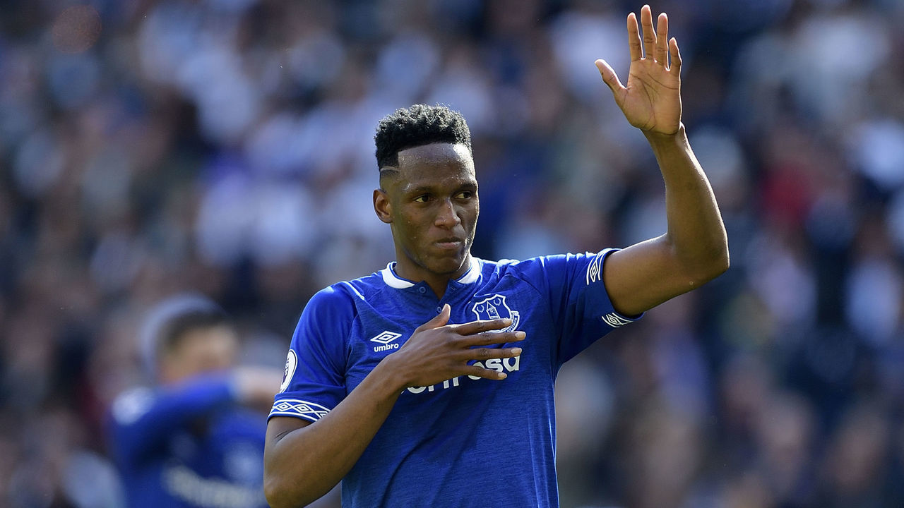 LONDON, ENGLAND - MAY 12: Yerry Mina of Everton applauds the fans after the Premier League match between Tottenham Hotspur and Everton Fc at the Tottenham Hotspur Stadium on May 12, 2019 in London, England.