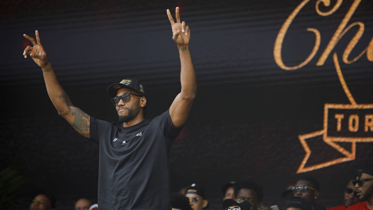 TORONTO, ON - JUNE 17: Kawhi Leonard #2 of the Toronto Raptors waves to the crowd during the Toronto Raptors Championship Victory Parade on June 17, 2019 in Toronto, Ontario. NOTE TO USER: User expressly acknowledges and agrees that, by downloading and/or using this photograph, user is consenting to the terms and conditions of Getty Images License Agreement. Mandatory Copyright Notice: Copyright 2019 NBAE