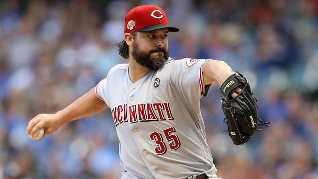 MILWAUKEE, WISCONSIN - JULY 23: Tanner Roark #35 of the Cincinnati Reds pitches in the first inning against the Milwaukee Brewers at Miller Park on July 23, 2019 in Milwaukee, Wisconsin.