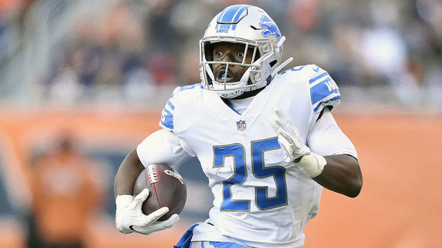 CHICAGO, ILLINOIS - NOVEMBER 11: Theo Riddick #25 of the Detroit Lions runs with the ball against the Chicago Bears at Soldier Field on November 11, 2018 in Chicago, Illinois.