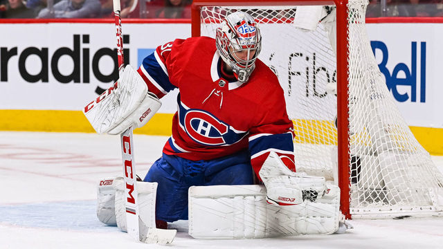 MONTREAL, QC - APRIL 02: Montreal Canadiens goalie Carey Price (31) grabs the puck in his mitt during the Tampa Bay Lightning versus the Montreal Canadiens game on April 02, 2019, at Bell Centre in Montreal, QC