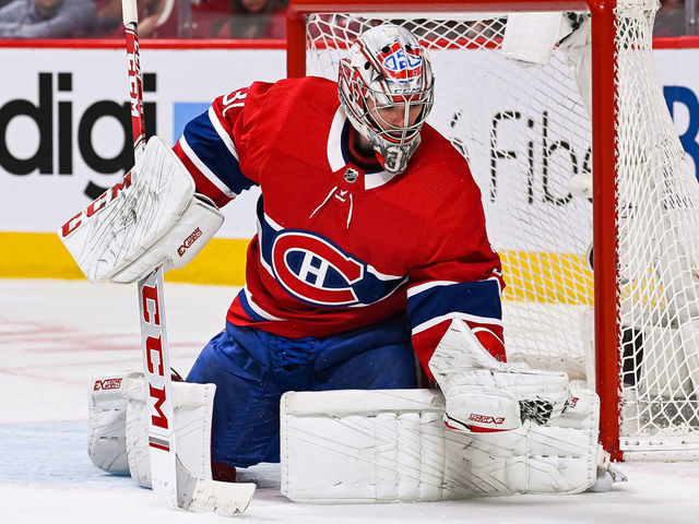MONTREAL, QC - APRIL 02: Montreal Canadiens goalie Carey Price (31) grabs the puck in his mitt during the Tampa Bay Lightning versus the Montreal Canadiens game on April 02, 2019, at Bell Centre in Montreal, QC